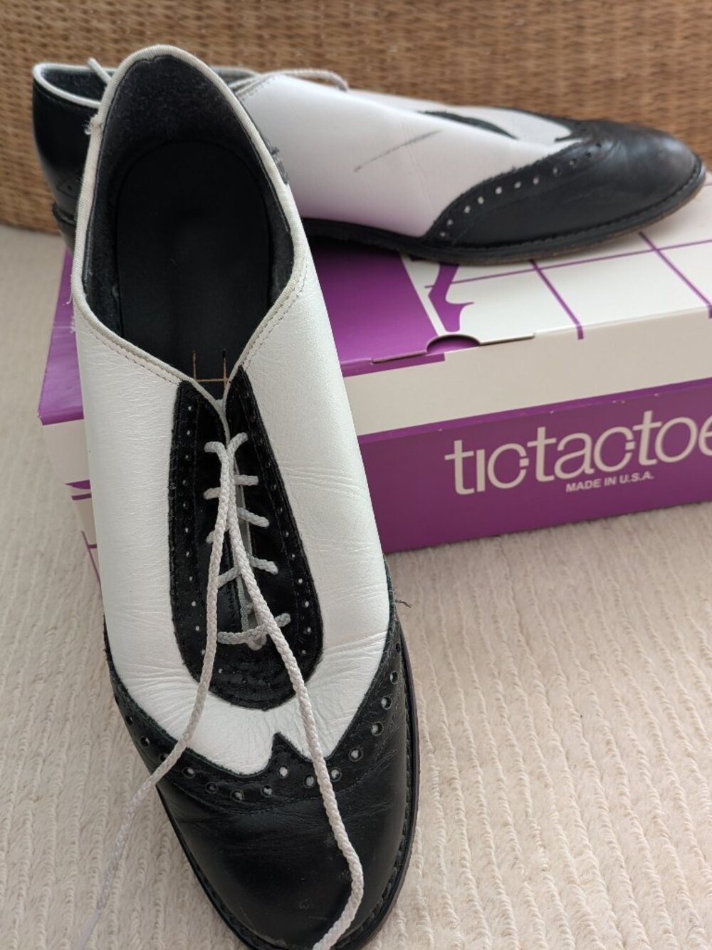 Wingtip spectator dance shoes W9